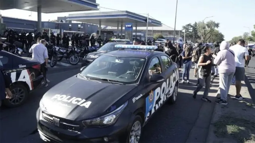 El gobernador de Santa Fe decretó un básico de $1.350.000 para la Policía y busca cerrar la protesta en Rosario
