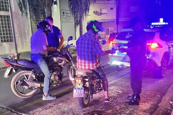 Peligro motochorros: Tras reclamos ponen retenes policiales en céntrico barrio correntino
