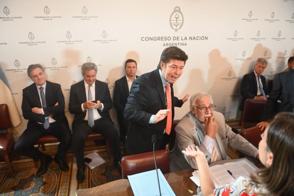Lisandro Almirón busca dictamen el próximo miércoles y acelera la Ley de Reforma Laboral en Argentina