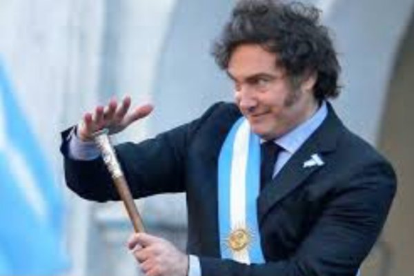 Argentina: Milei lleva al gobernador de Corrientes a EEUU
