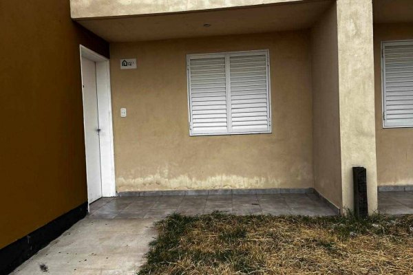 Casas del INVICO terminadas y no entregadas se deterioran día a día en el interior