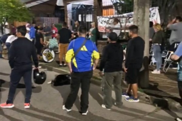 Crisis laboral en Corrientes: despedidos de Textil Alal protestaron frente a la casa de un propietario
