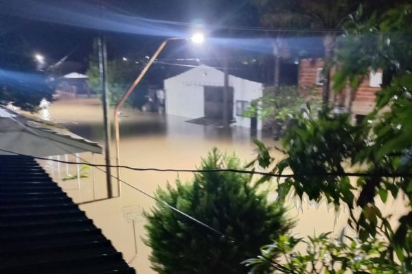 Esquina reporta 215 milímetros de agua caída y familias evacuadas durante esta madrugada