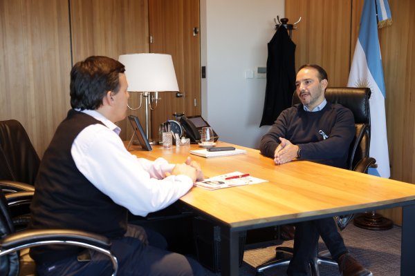 Juan Pablo Valdés rescata intendentes y auxilia con anticipos y aportes no reintegrables