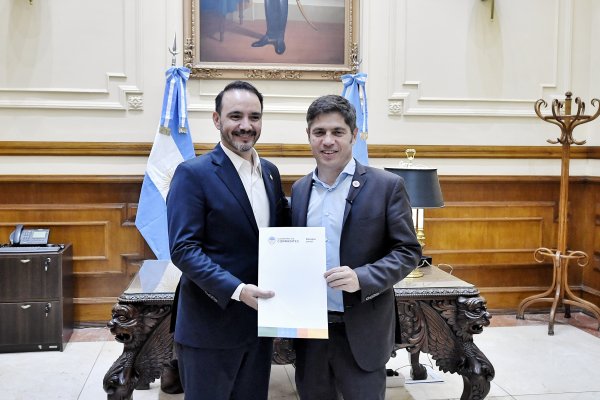 Axel Kicillof suscribió en Corrientes convenios de cooperación con el gobernador Juan Pablo Valdés