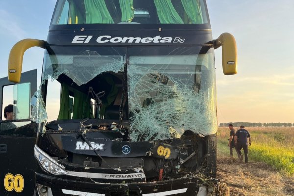 Retiran de la banquina el micro siniestrado en una ruta de Corrientes