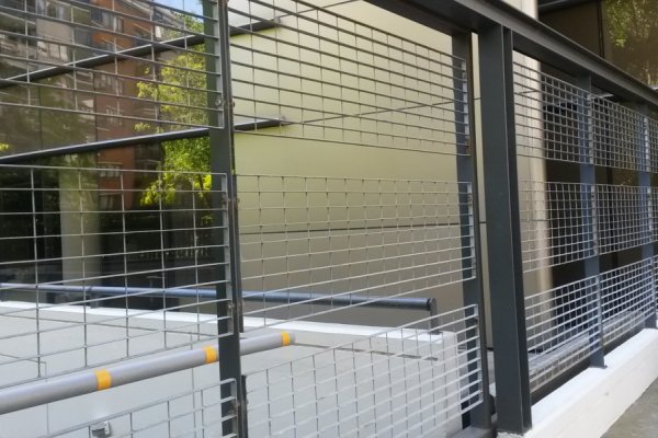 La Policía evitó el robo de unas rejas de una escuela de la capital correntina
