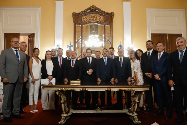 Juan Pablo Valdés llama a reunión de gabinete por los 6 primeros meses de gobierno