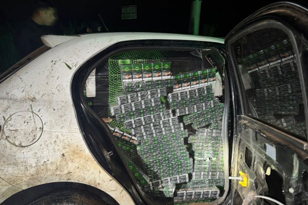 Chocaron un caballo con un auto lleno de cigarrillos de contrabando