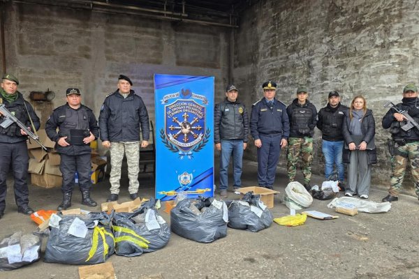 Imágenes: Incineran casi 3000 kilos de droga en Corrientes