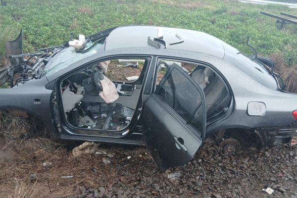 Tres personas desguazaron un automóvil abandonado en Corrientes