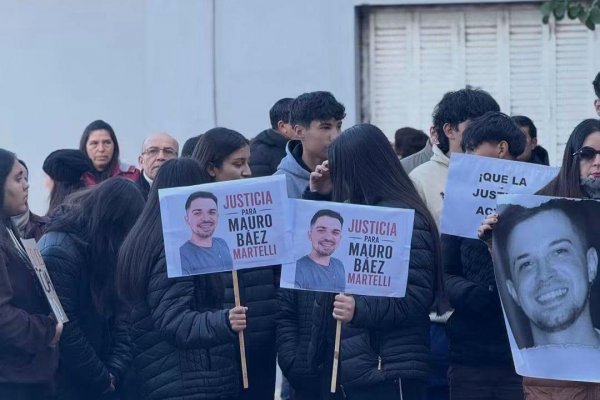 Marcha en Corrientes para reclamar justicia por el profesor Báez Martelli