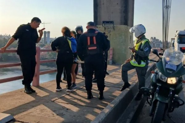 Otra joven se arrojó del puente interprovincial Manuel Belgrano