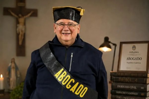 Sacerdote correntino se recibió de abogado a los 55 años