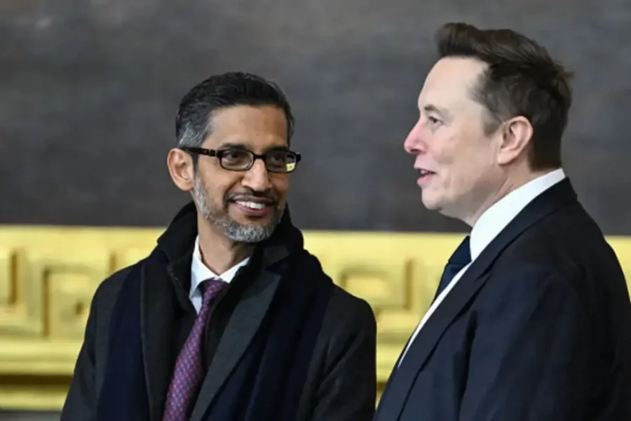 El CEO de Google, Sundar Pichai, junto al CEO y fundador de SpaceX, Elon Musk, ambos nacieron fuera de los Estados Unidos.