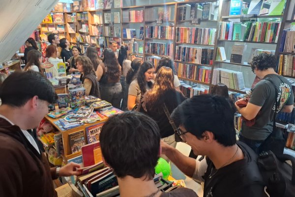 Masiva convocatoria en la 16ª Feria Provincial del Libro durante el feriado patrio