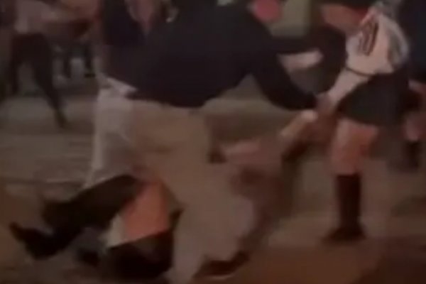 Tremenda pelea entre mujeres en Corrientes: una joven está internada tras recibir una patada en la cabeza