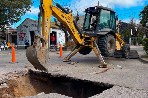 Operario cayó a socavón de tres metros durante una reparación en la ciudad