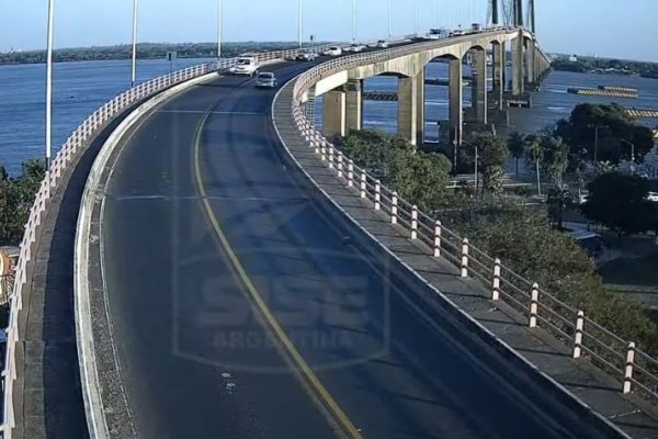 Se arrojó hoy desde el puente General Belgrano y es intensamente buscado