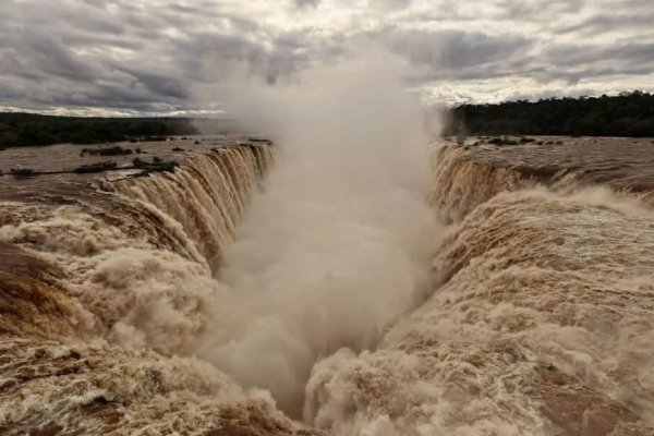 Impactante: así están las cataratas del Iguazú por las intensas lluvias en el sur brasileño