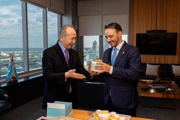Wang Wei representante diplomático de China en Argentina llegó a Corrientes